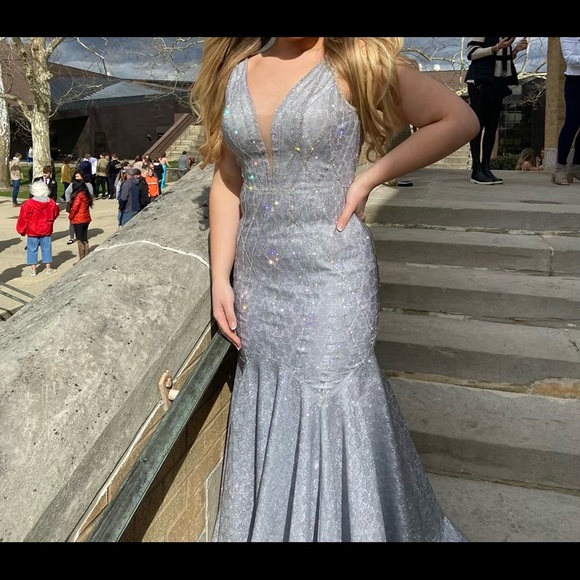 Glamorous and SHOW STOPPING Prom/Pageant Dress - Picture 4 of 5